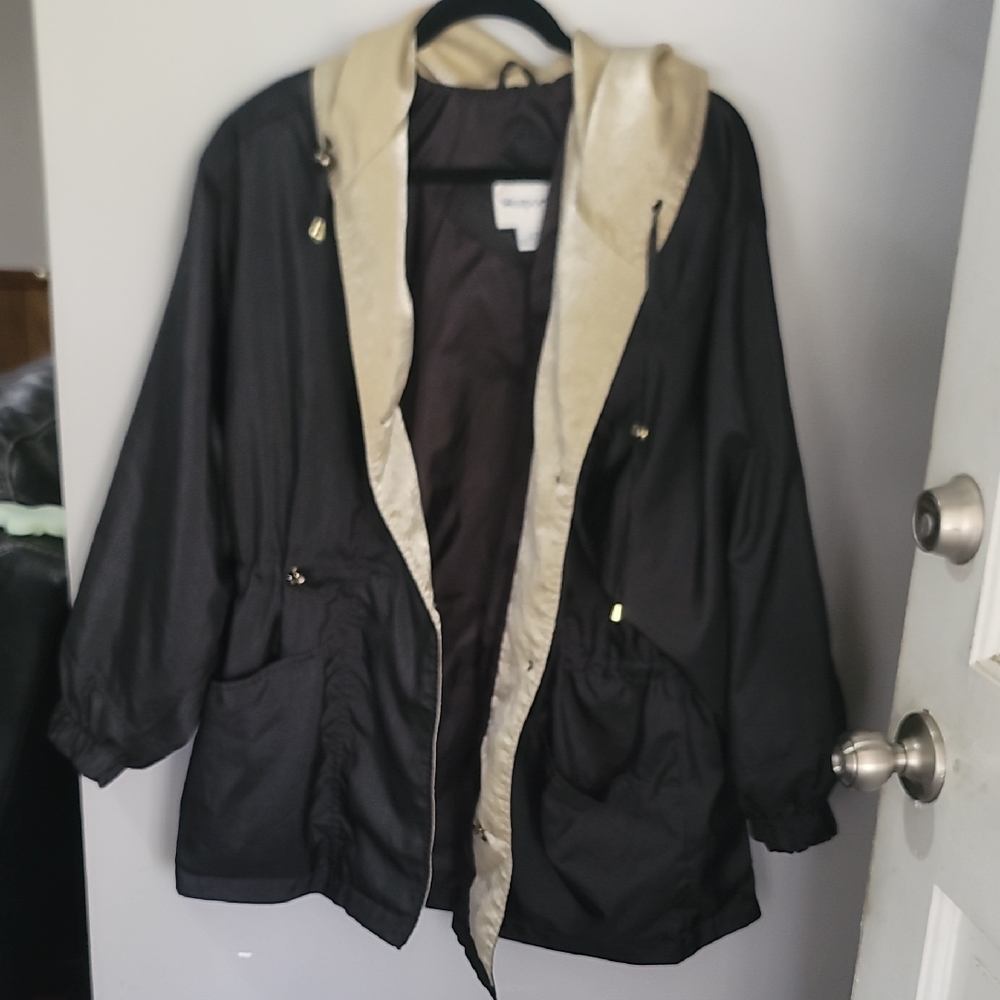 Casual Black & Cream Hooded Jacket - Women